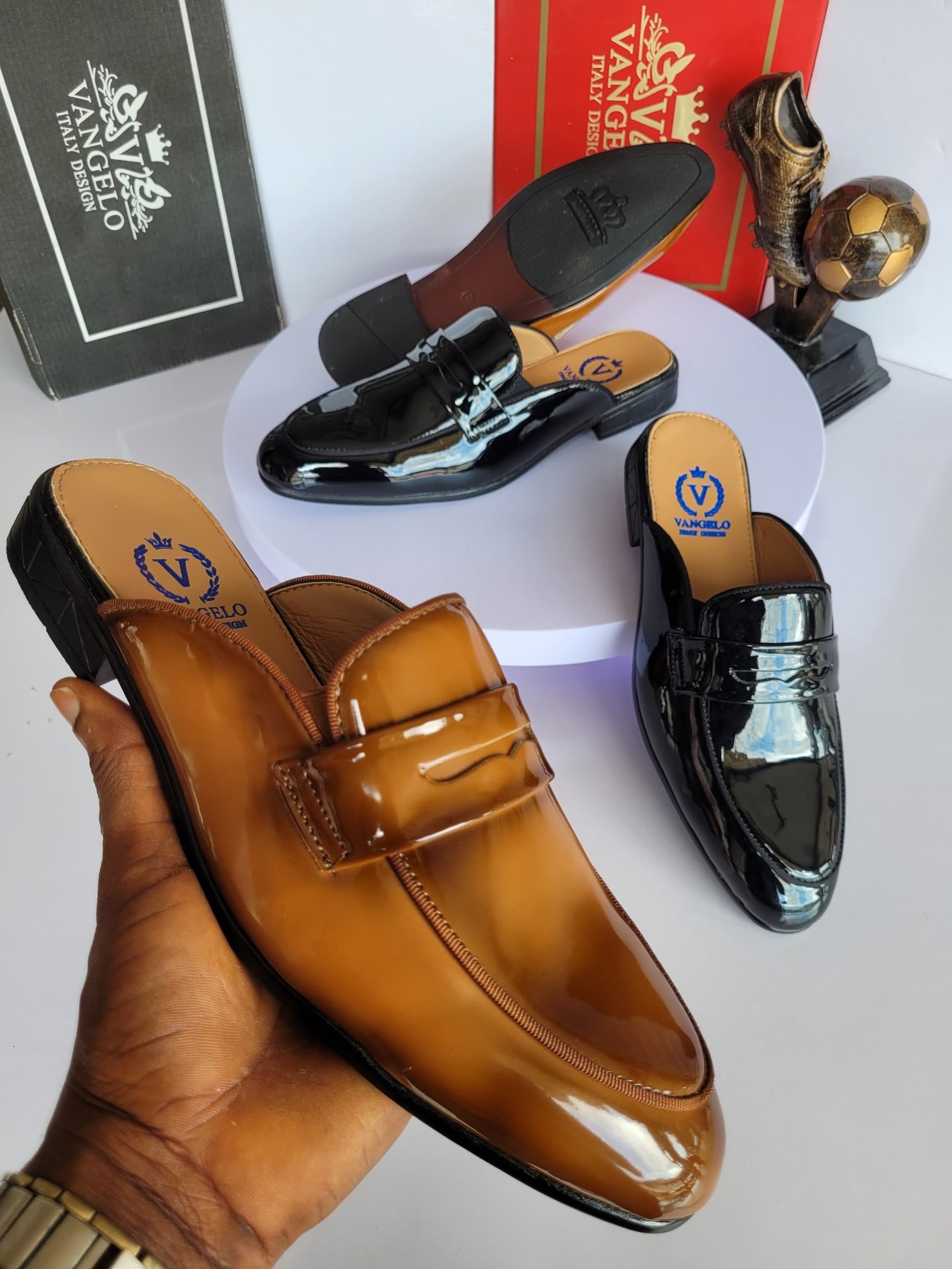 Plain glossy Vangelo Half shoe