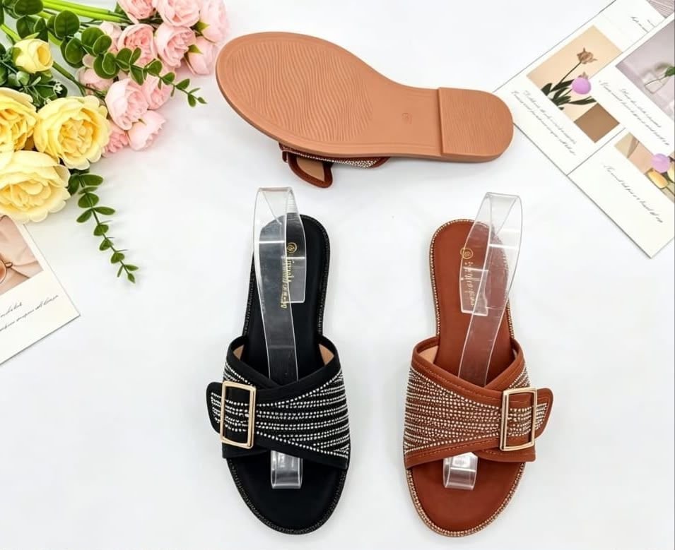 Buckle stone slippers